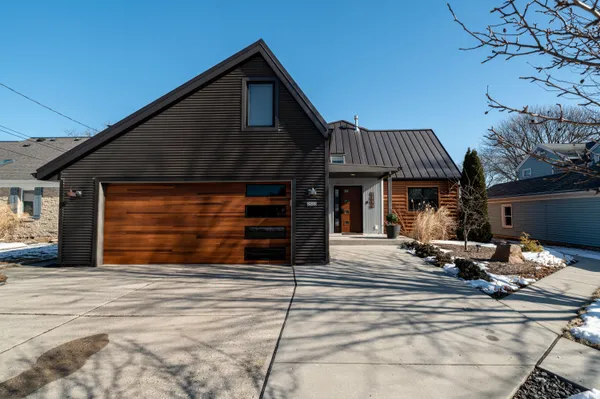 $1,380,000 | 2533 Lakeshore Drive, Sheboygan, WI 53081
