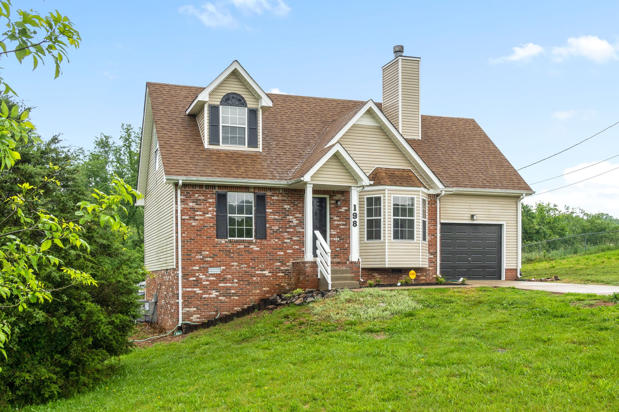 198 Cummings Creek Road Clarksville, TN 37042 - Photo 2 of 43 a front view of a house with a yard