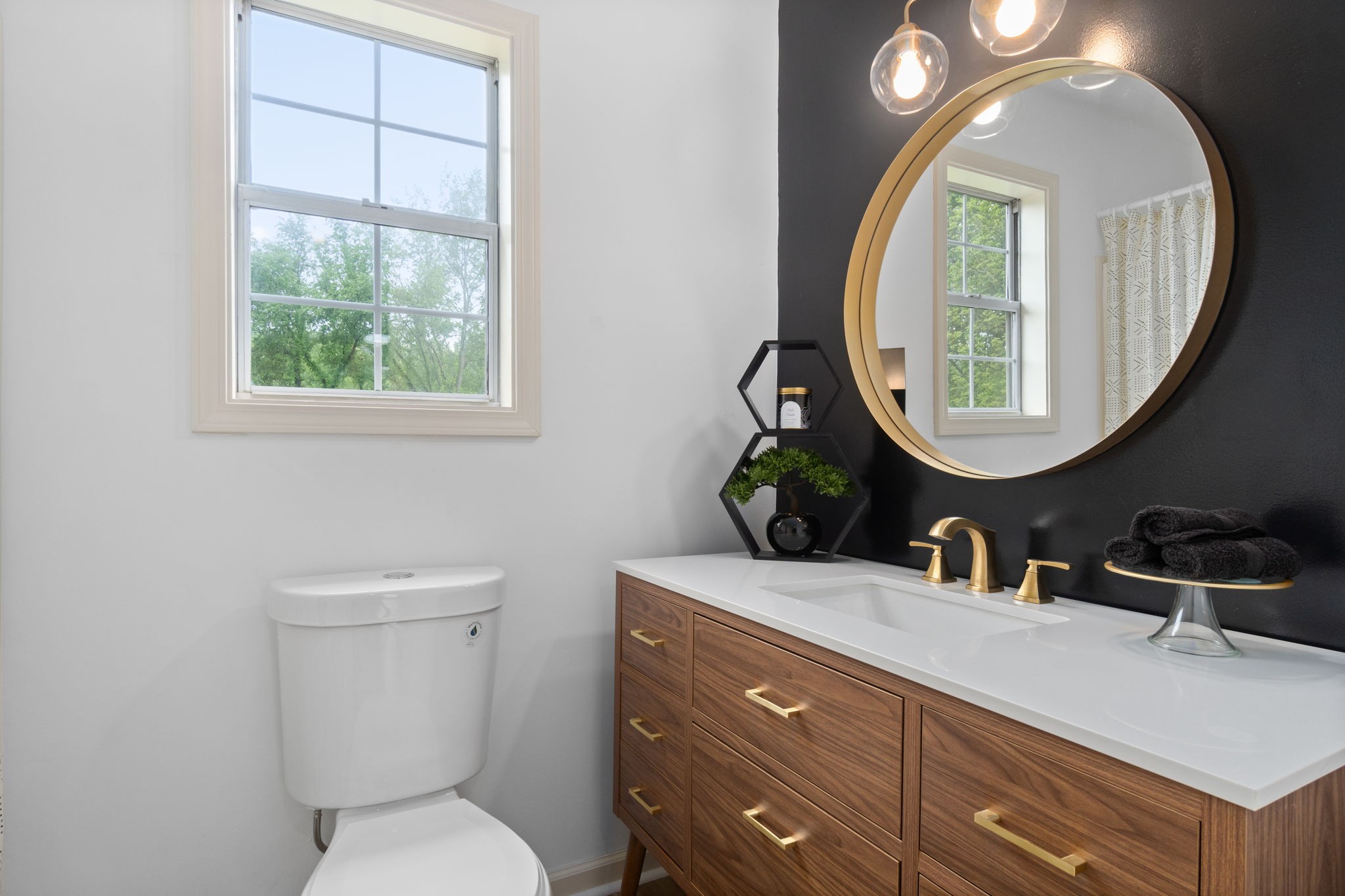 198 Cummings Creek Road Clarksville, TN 37042 - Photo 22 of 43 a bathroom with a toilet a sink and a mirror