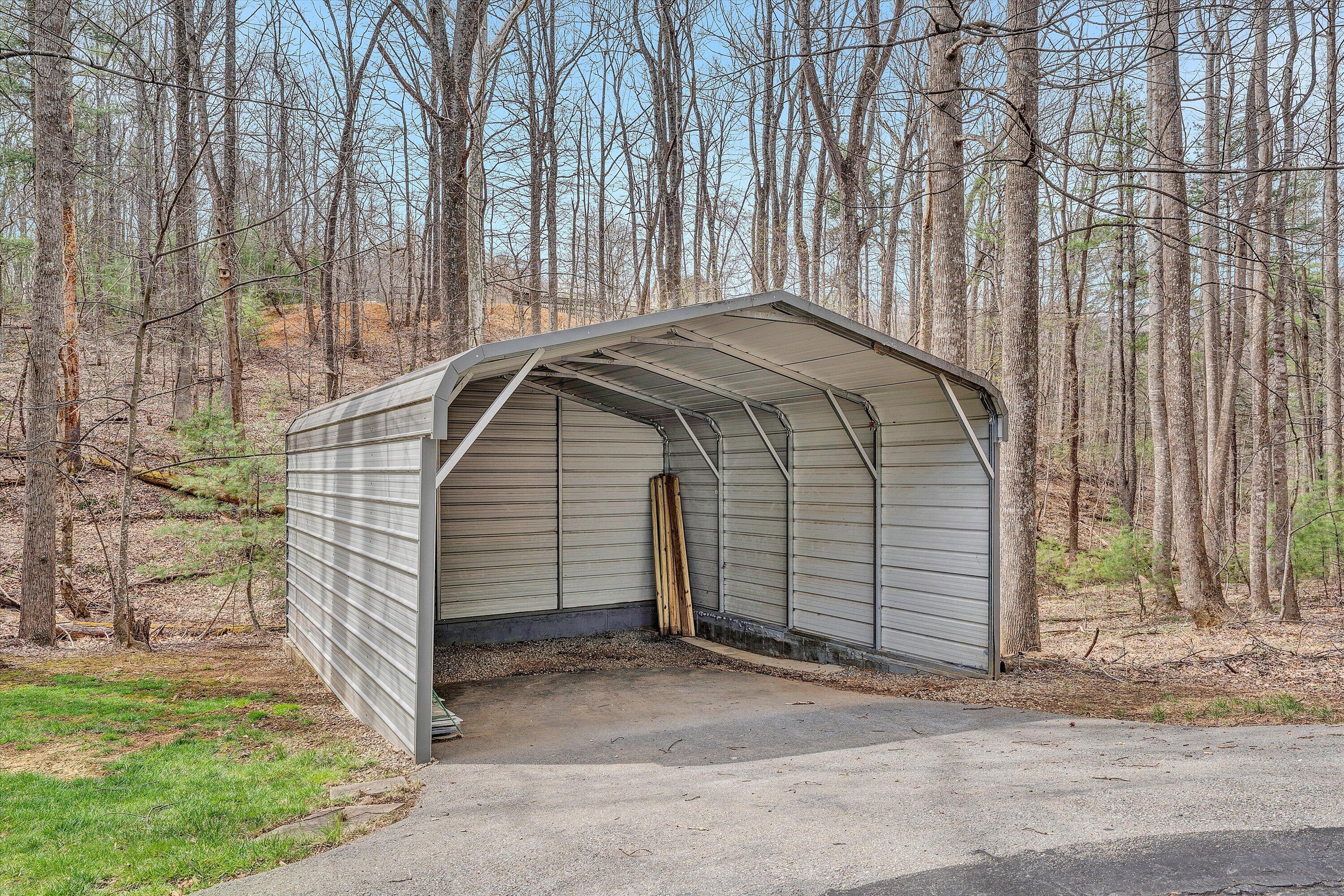 5671 Split Rail Lane Roanoke, VA 24018 - Photo 69 of 71 a front view of a house with a yard