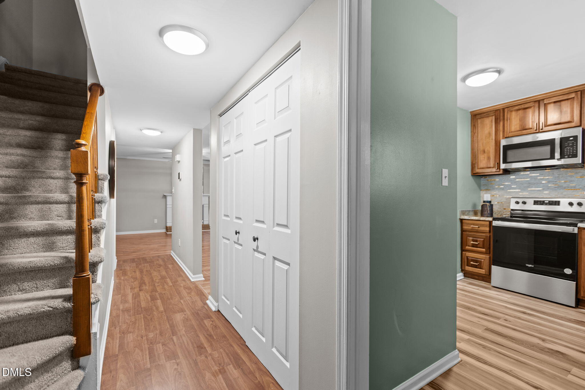 1325 Springlawn Court Raleigh, NC 27609 - Photo 3 of 51 Entry