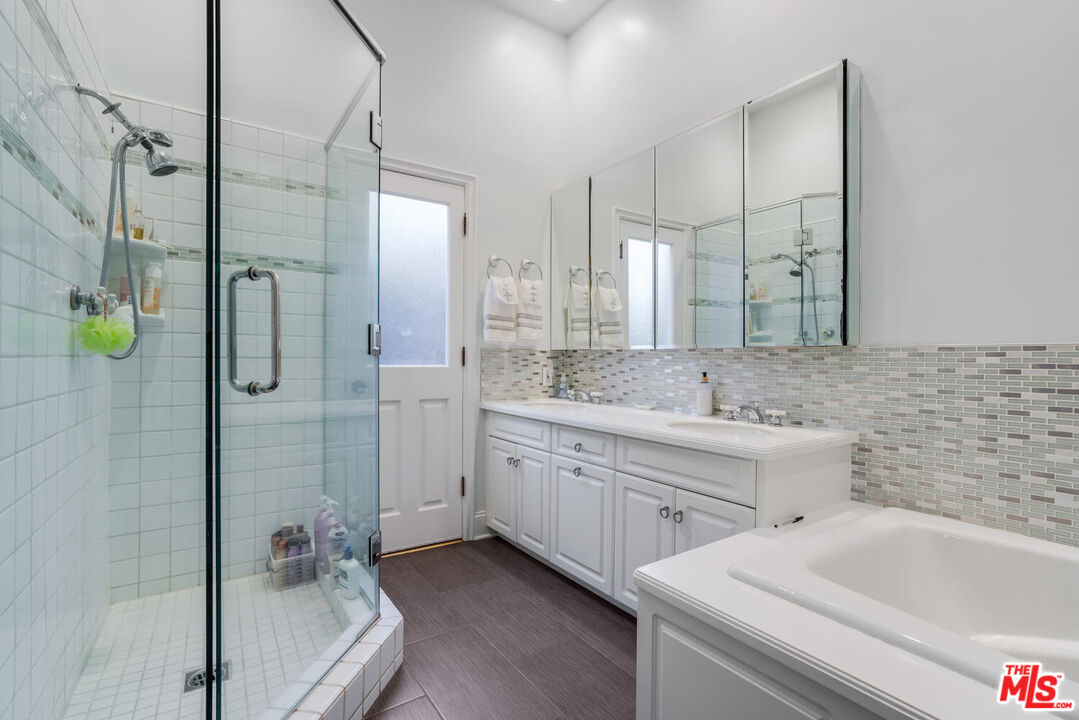 23547 Long Valley Road Hidden Hills, CA 91302 - Photo 17 of 27 Gallery Image 17