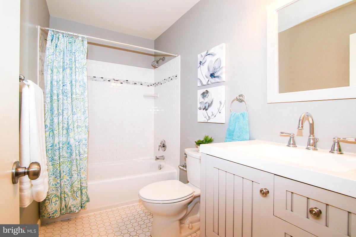 7610 Carteret Road Bethesda, MD 20817 - Photo 13 of 30 Bath