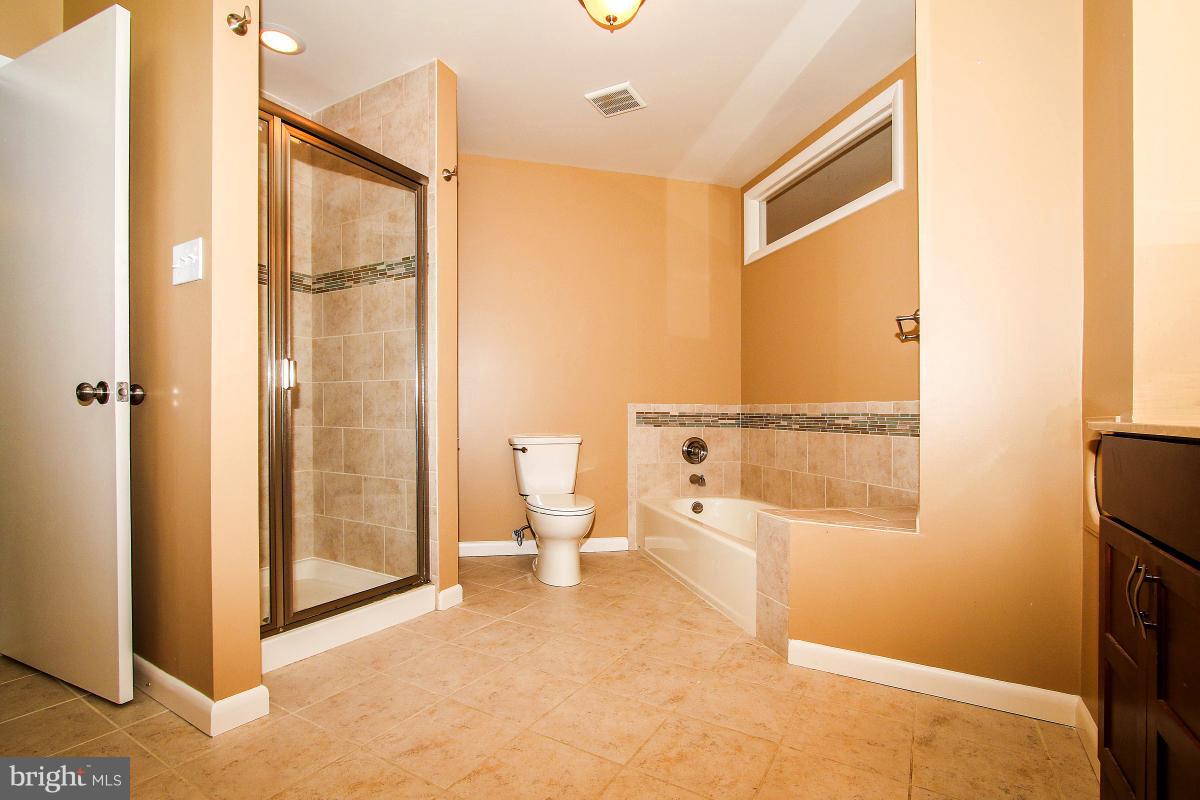 7610 Carteret Road Bethesda, MD 20817 - Photo 19 of 30 Bath (Master)
