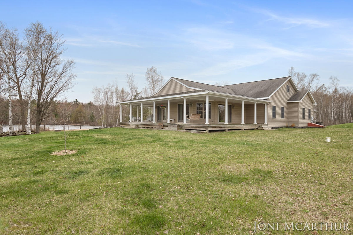 358 Potter Place Stanton, MI 48888 - Photo 3 of 48 IMG_1002
