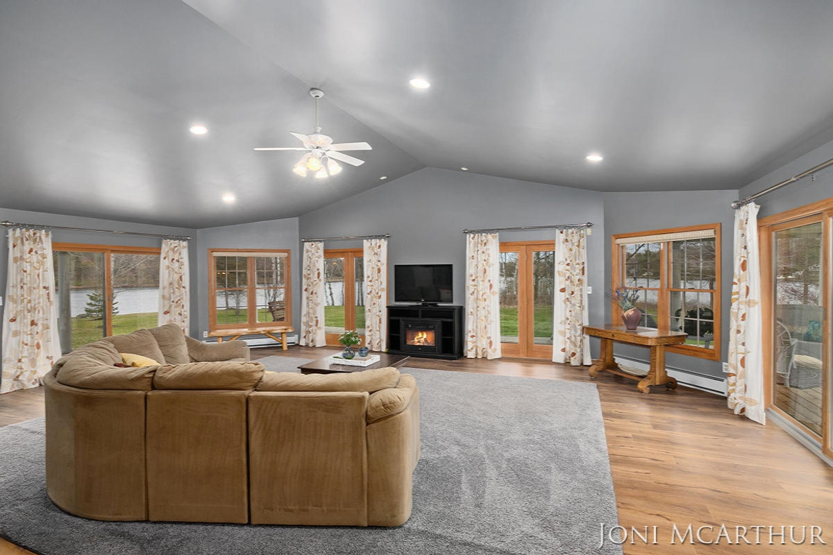 358 Potter Place Stanton, MI 48888 - Photo 7 of 48 IMG_1006