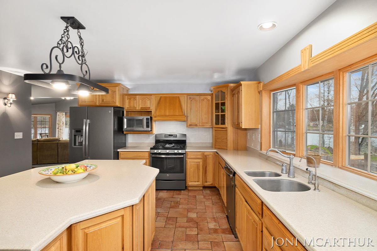358 Potter Place Stanton, MI 48888 - Photo 9 of 48 IMG_1008