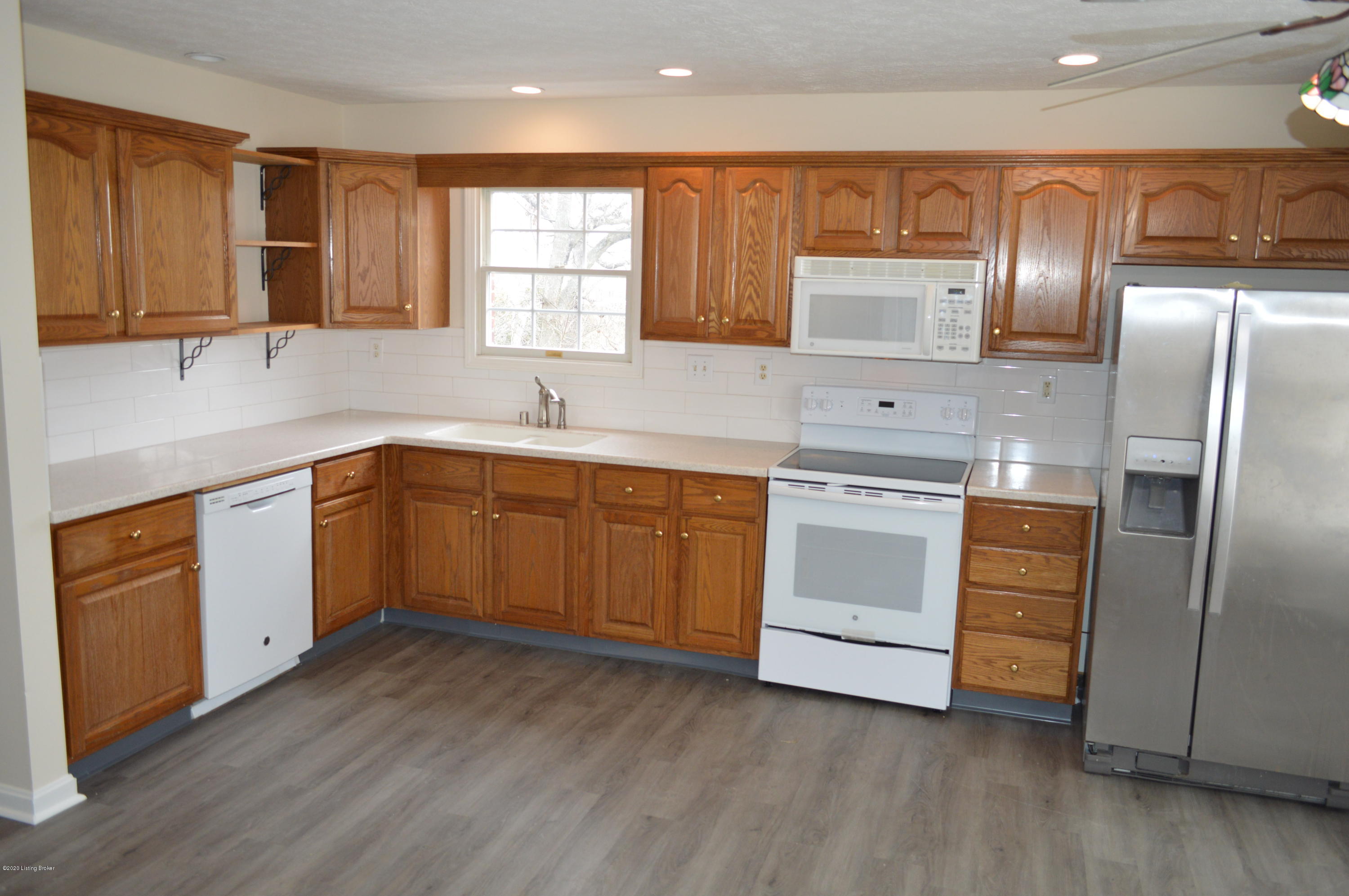2308 Willow Reed Road La Grange, KY 40031 - Photo 7 of 27 Updated kitchen with new backsplash, flooring, paint and smooth top oven range