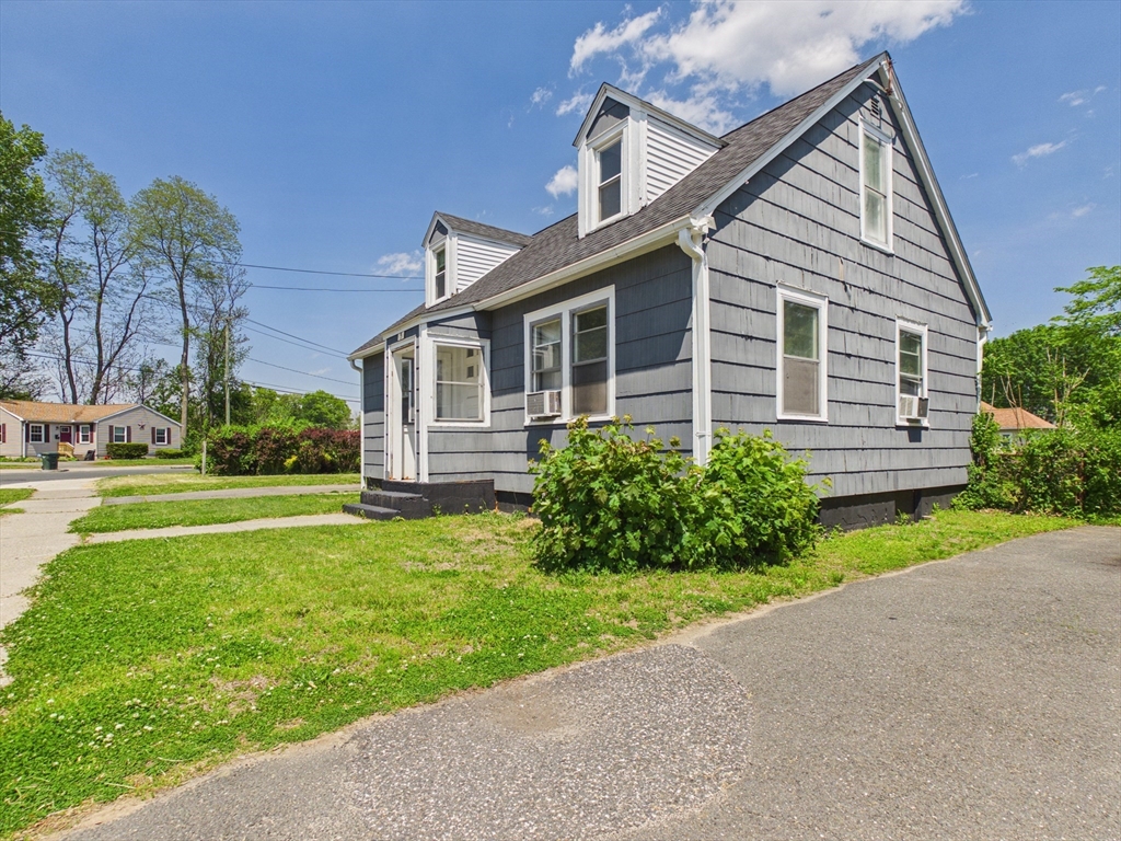 5 Barber Street Springfield, MA 01109 - Photo 8 of 41