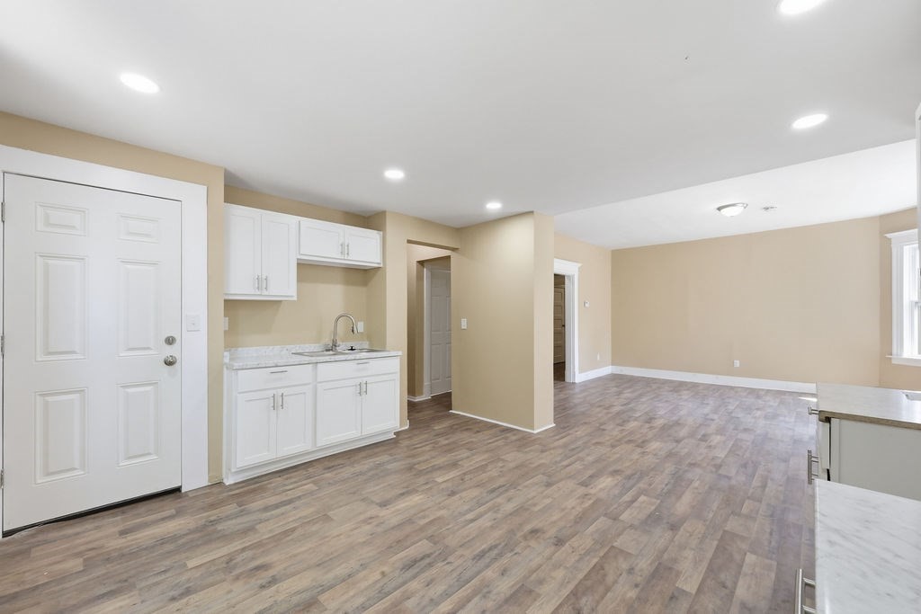 282 White Street Springfield, MA 01108 - Photo 8 of 42