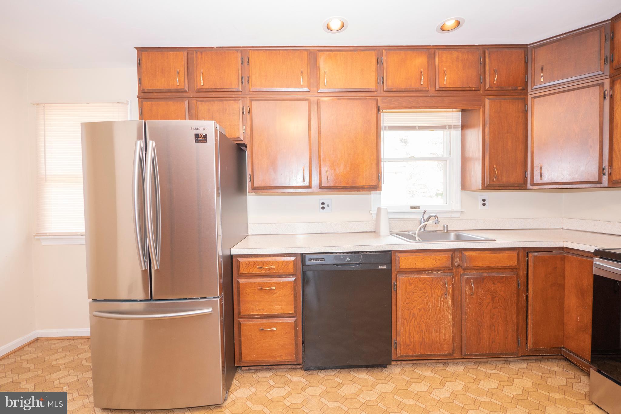 51 Old Bonifant Road Silver Spring, MD 20904 - Photo 19 of 47 Main Level - Kitchen