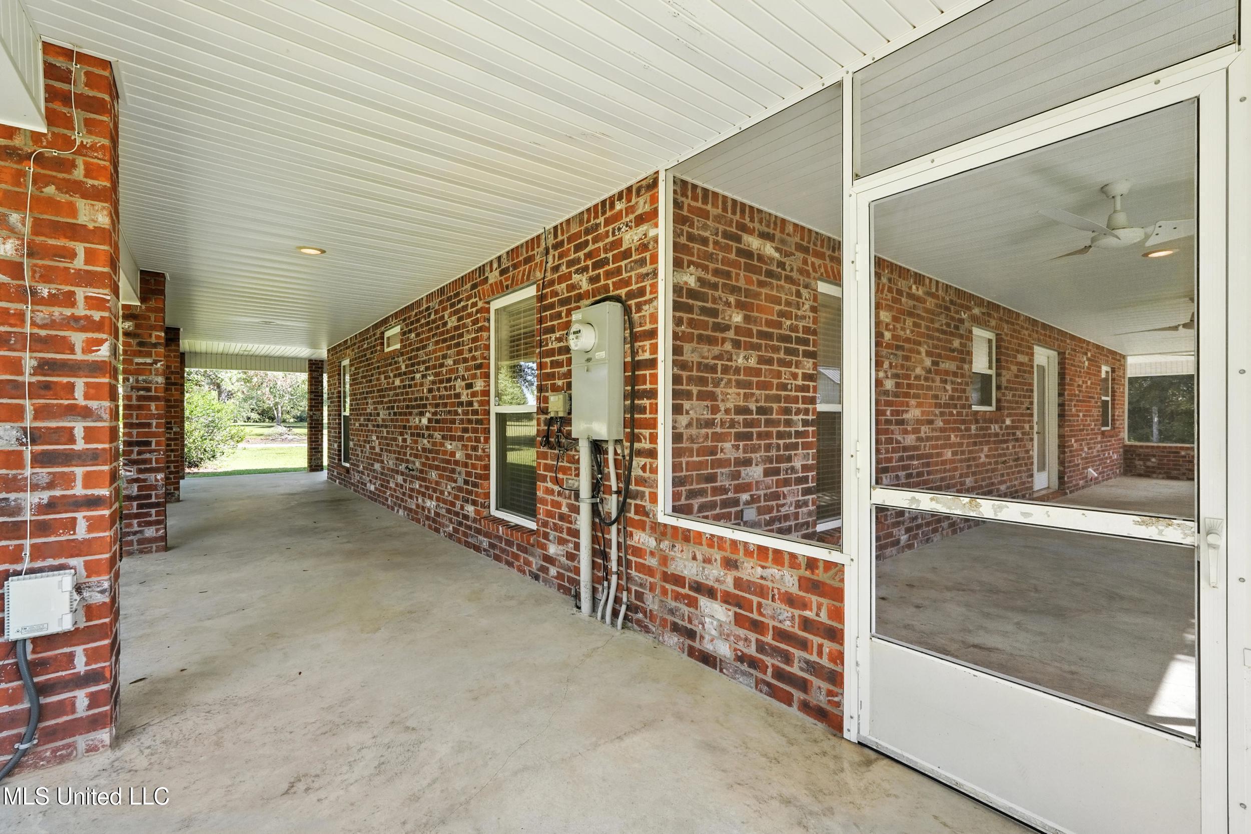 11362 Old Kiln Road Picayune, MS 39466 - Photo 23 of 40 23_left side porch