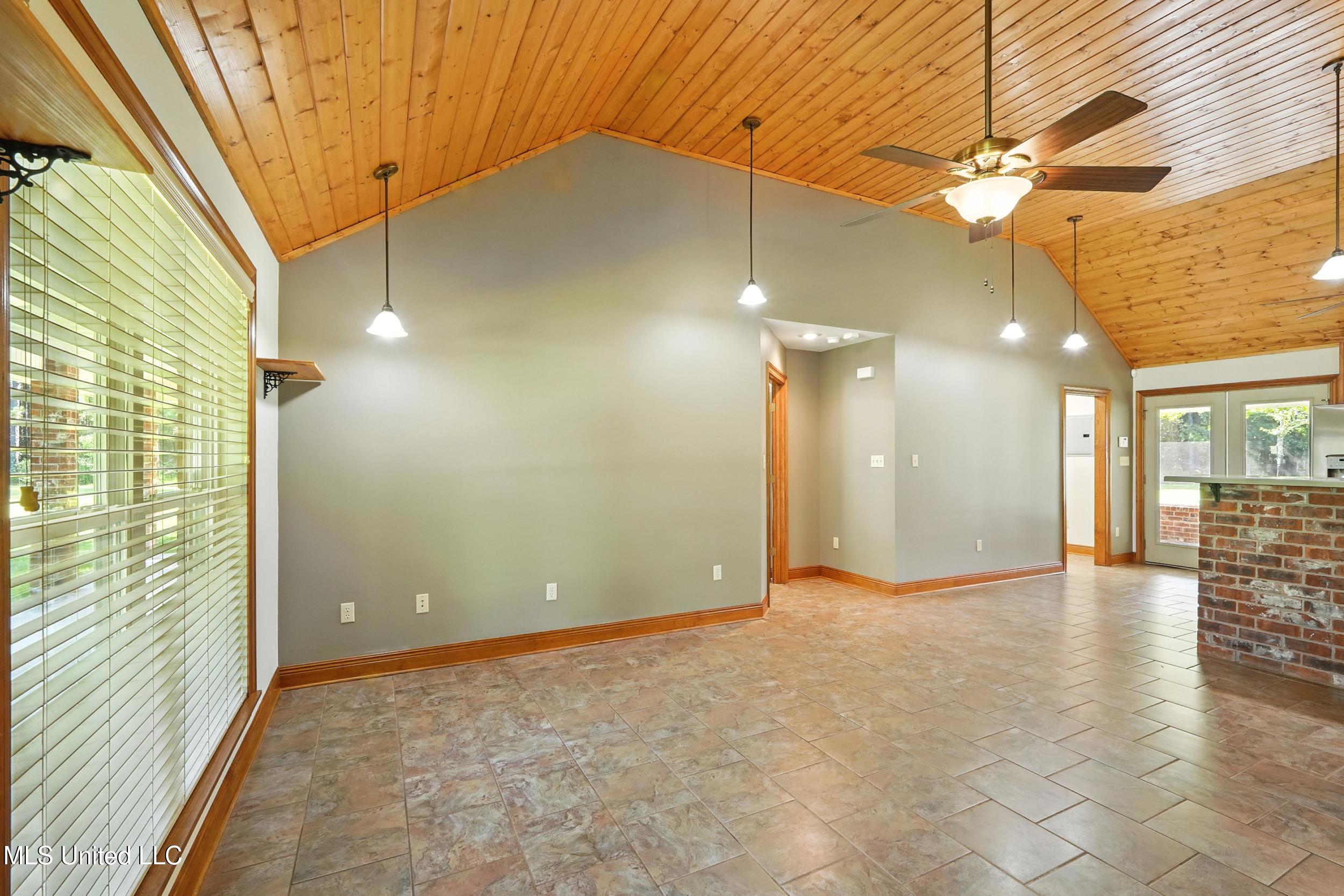 11362 Old Kiln Road Picayune, MS 39466 - Photo 5 of 40 5_living 1