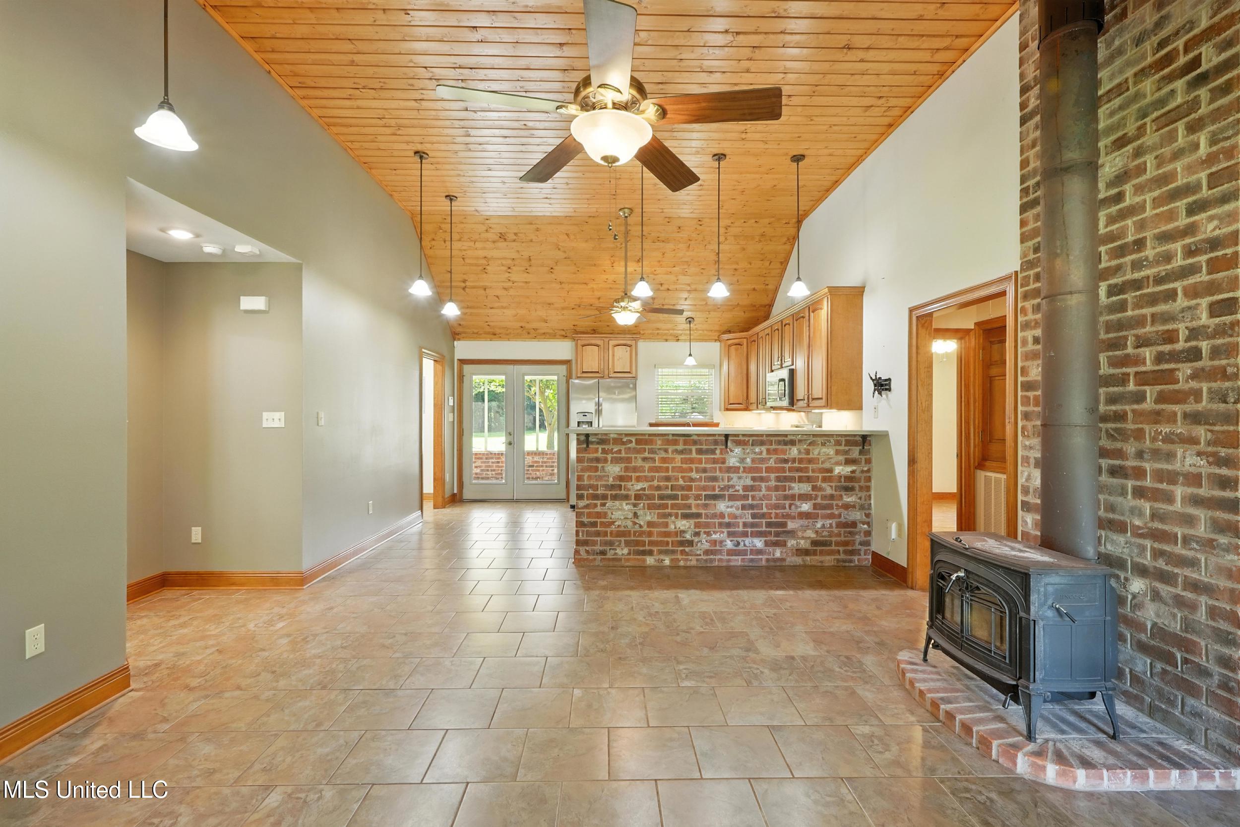 11362 Old Kiln Road Picayune, MS 39466 - Photo 6 of 40 6_living 2