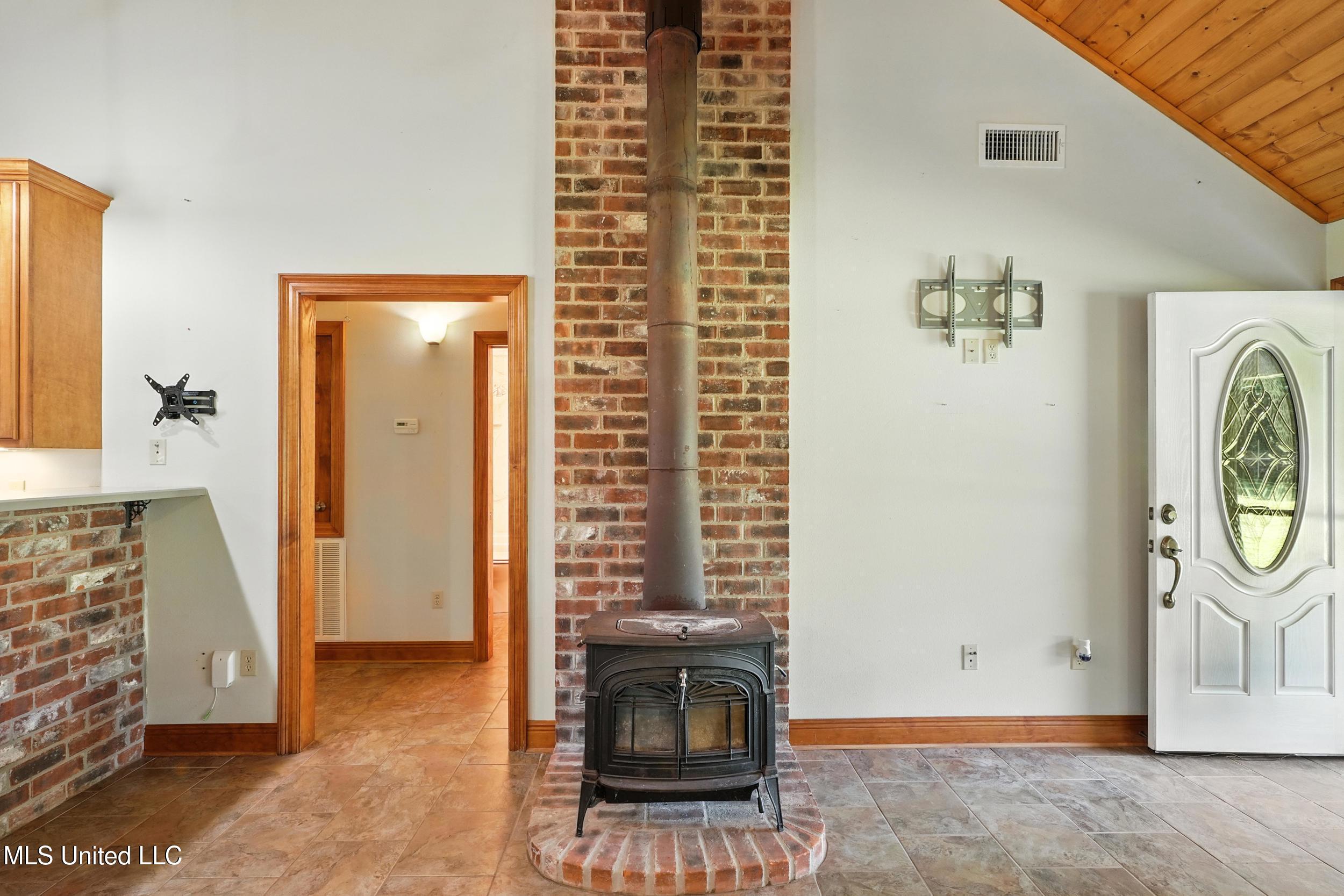 11362 Old Kiln Road Picayune, MS 39466 - Photo 8 of 40 8_living fireplace