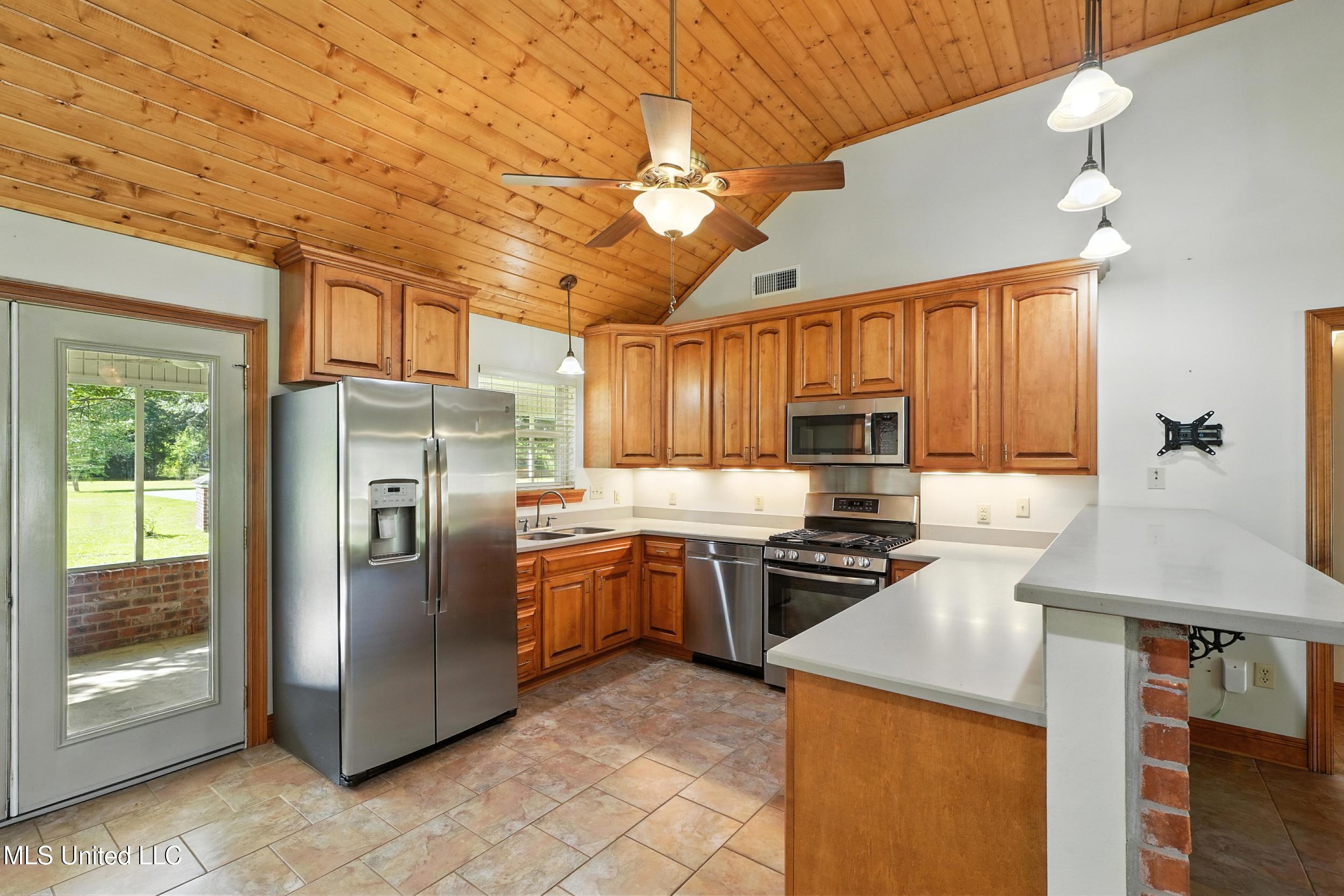 11362 Old Kiln Road Picayune, MS 39466 - Photo 10 of 40 10_kitchen 2