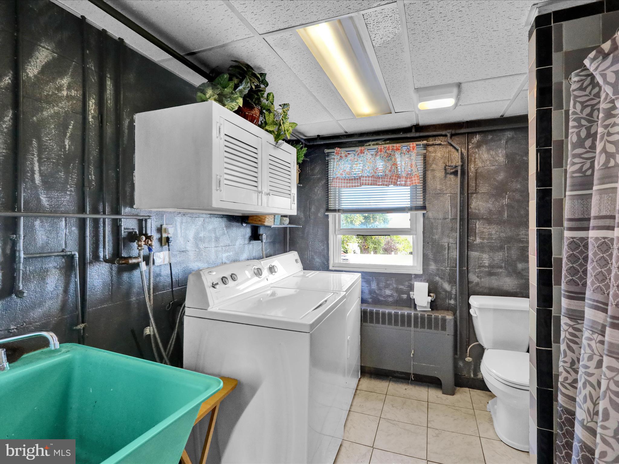 1100 Old Fritztown Road Reading, PA 19608 - Photo 25 of 34 a utility room with dryer and washer