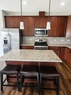 $3,200 | 342 Western Avenue, Des Plaines, IL 60016