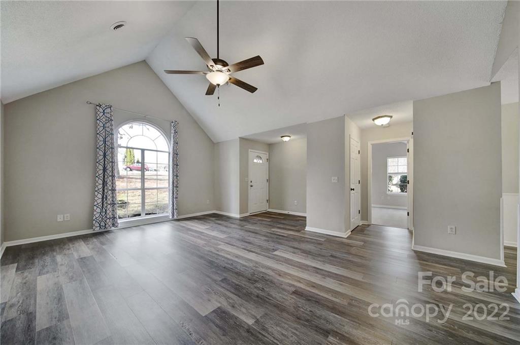 203 Applegate Lane Fort Mill, SC 29715 - Photo 6 of 32 Gallery Image 6