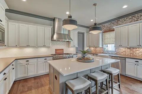 $1,395,000 | 42 Secluded Trail, The Woodlands, TX 77380