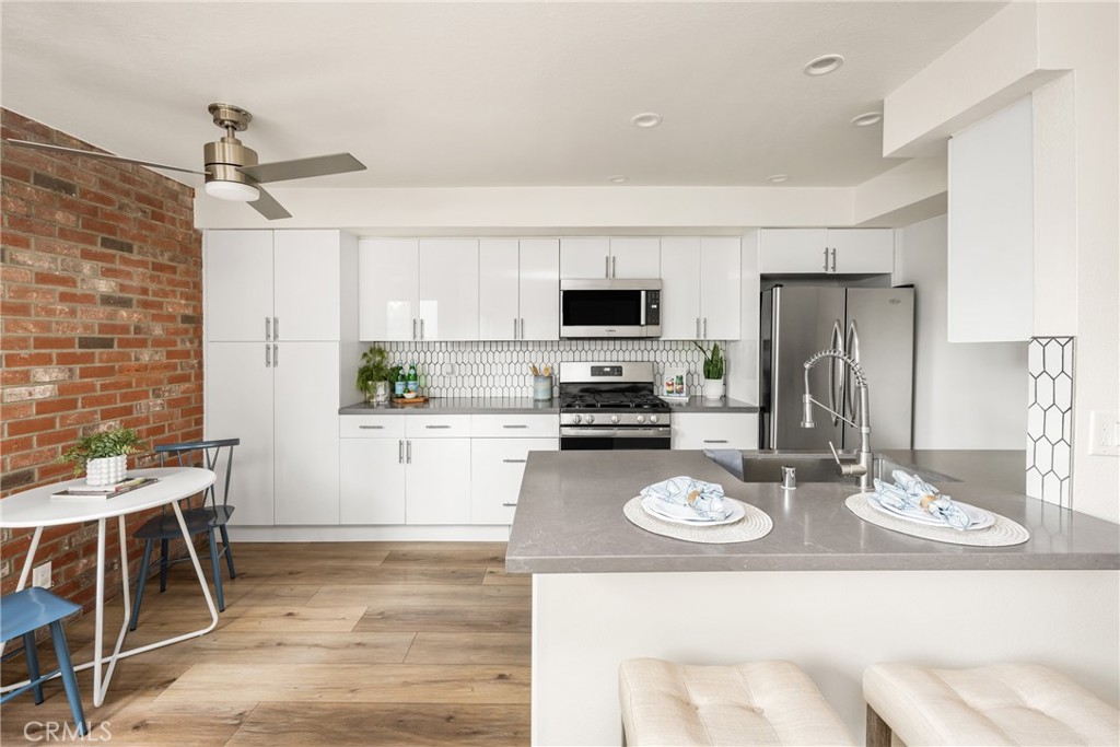 1538 Windsor Lane Fullerton, CA 92831 - Photo 12 of 40 a kitchen with a table chairs stove and microwave