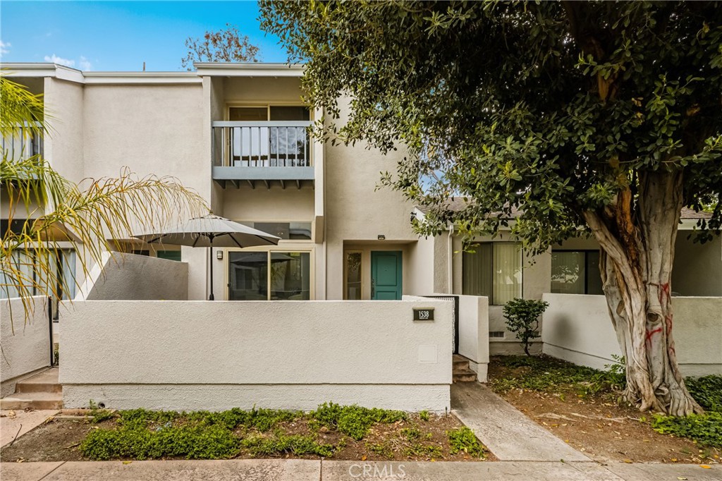 1538 Windsor Lane Fullerton, CA 92831 - Photo 33 of 40 a front view of a house with garden