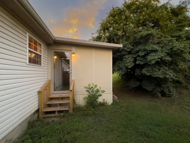 a view of a house with a backyard