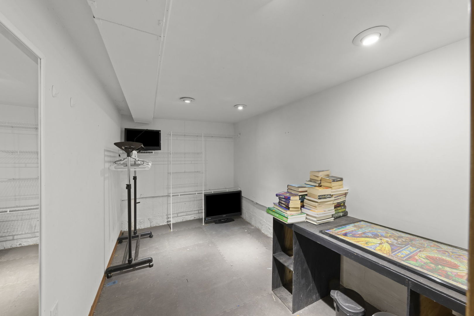 2145 Root Street Crest Hill, IL 60403 - Photo 20 of 34 a room with furniture and a flat screen tv