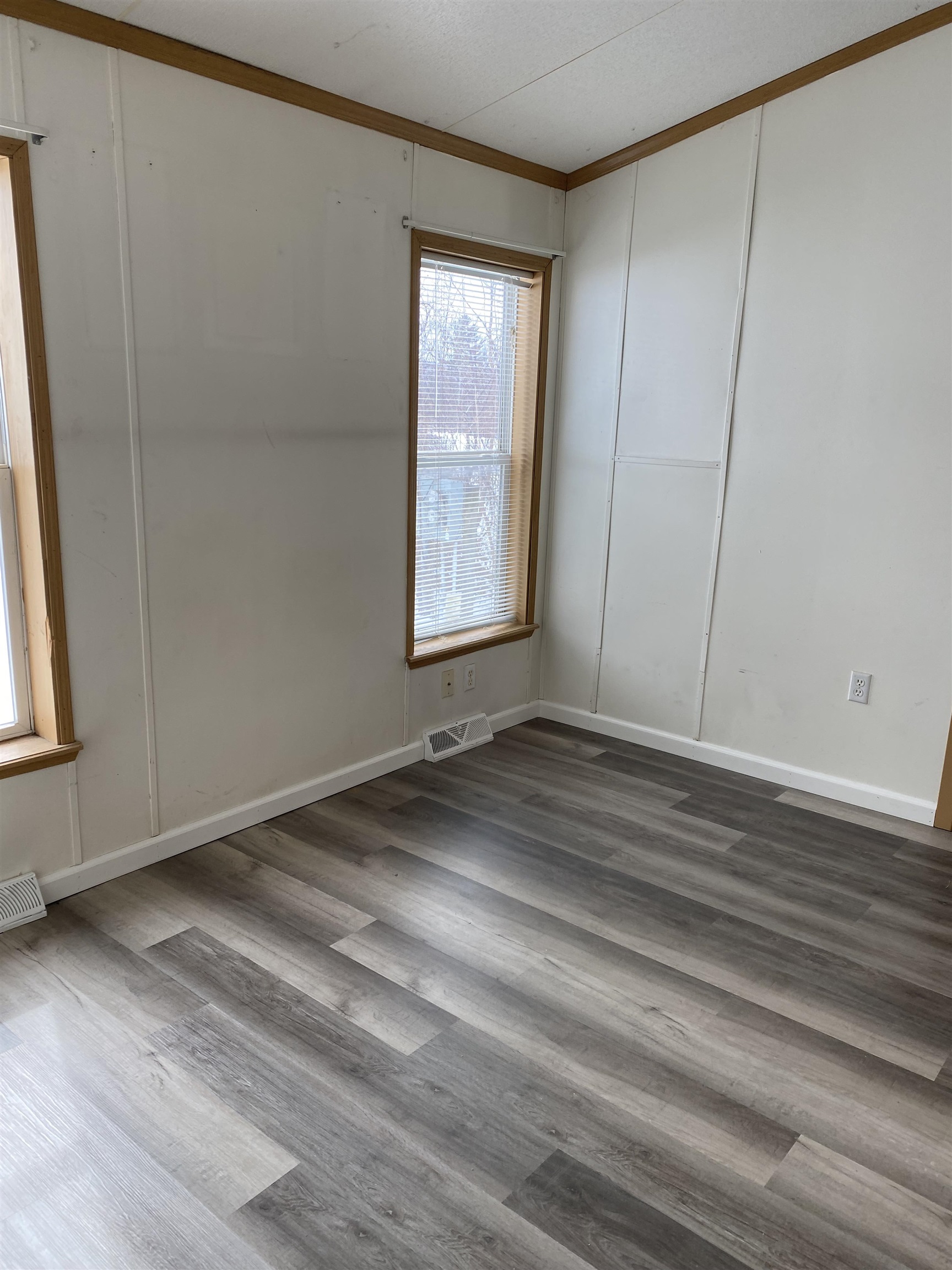 28 Billings Mobile Manor, Unit 28 Rutland, VT 05701 - Photo 8 of 19 Gallery Image 8