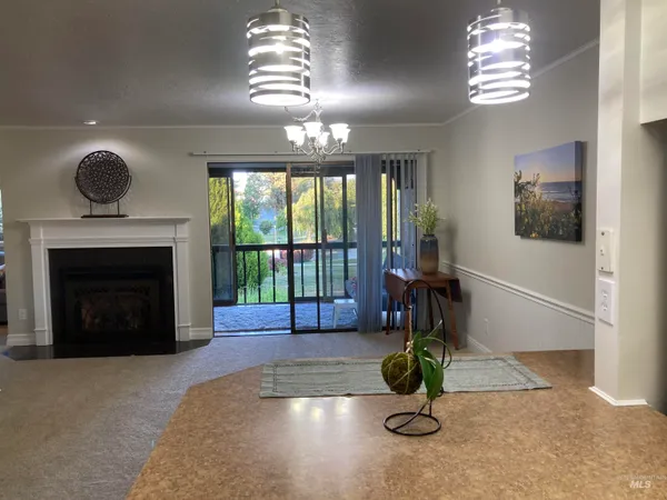 $343,900 | 1095 North Camelot Drive, Boise, ID 83704