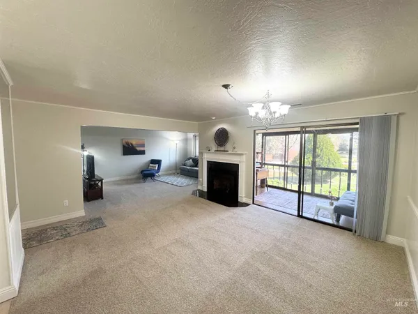 $343,900 | 1095 North Camelot Drive, Boise, ID 83704