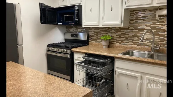 $343,900 | 1095 North Camelot Drive, Boise, ID 83704