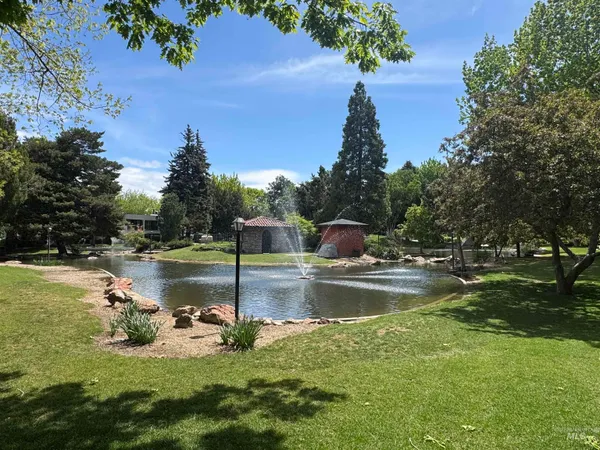 $343,900 | 1095 North Camelot Drive, Boise, ID 83704