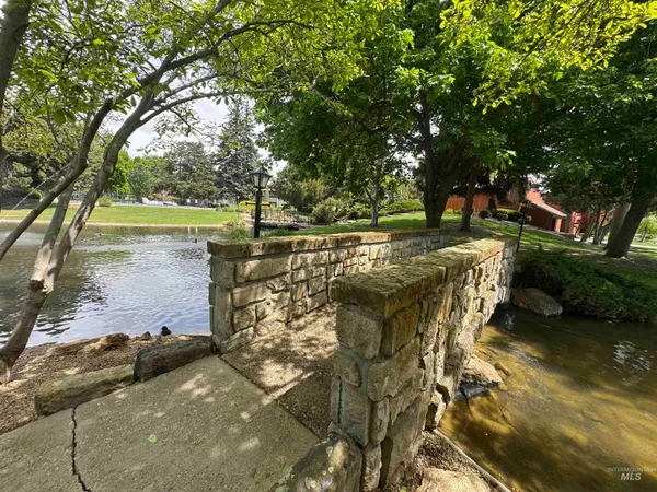 $343,900 | 1095 North Camelot Drive, Boise, ID 83704