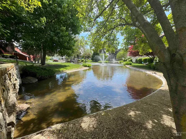 $343,900 | 1095 North Camelot Drive, Boise, ID 83704
