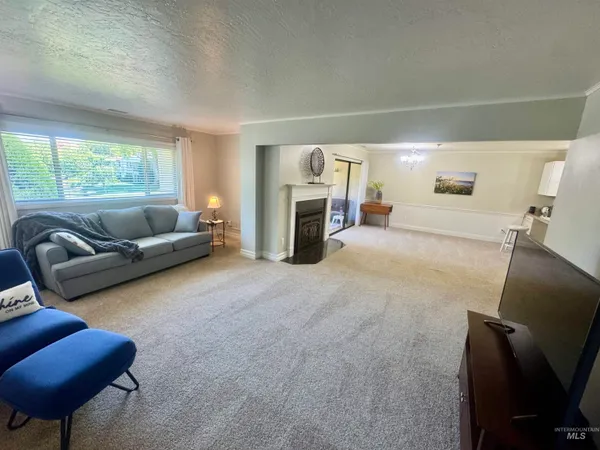 $343,900 | 1095 North Camelot Drive, Boise, ID 83704