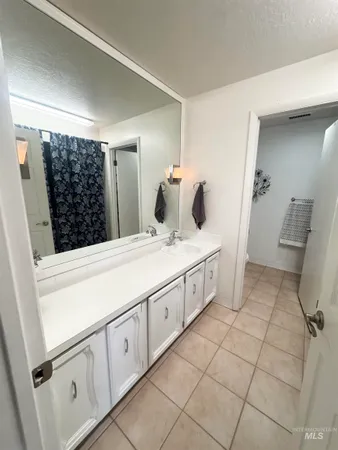 $343,900 | 1095 North Camelot Drive, Boise, ID 83704