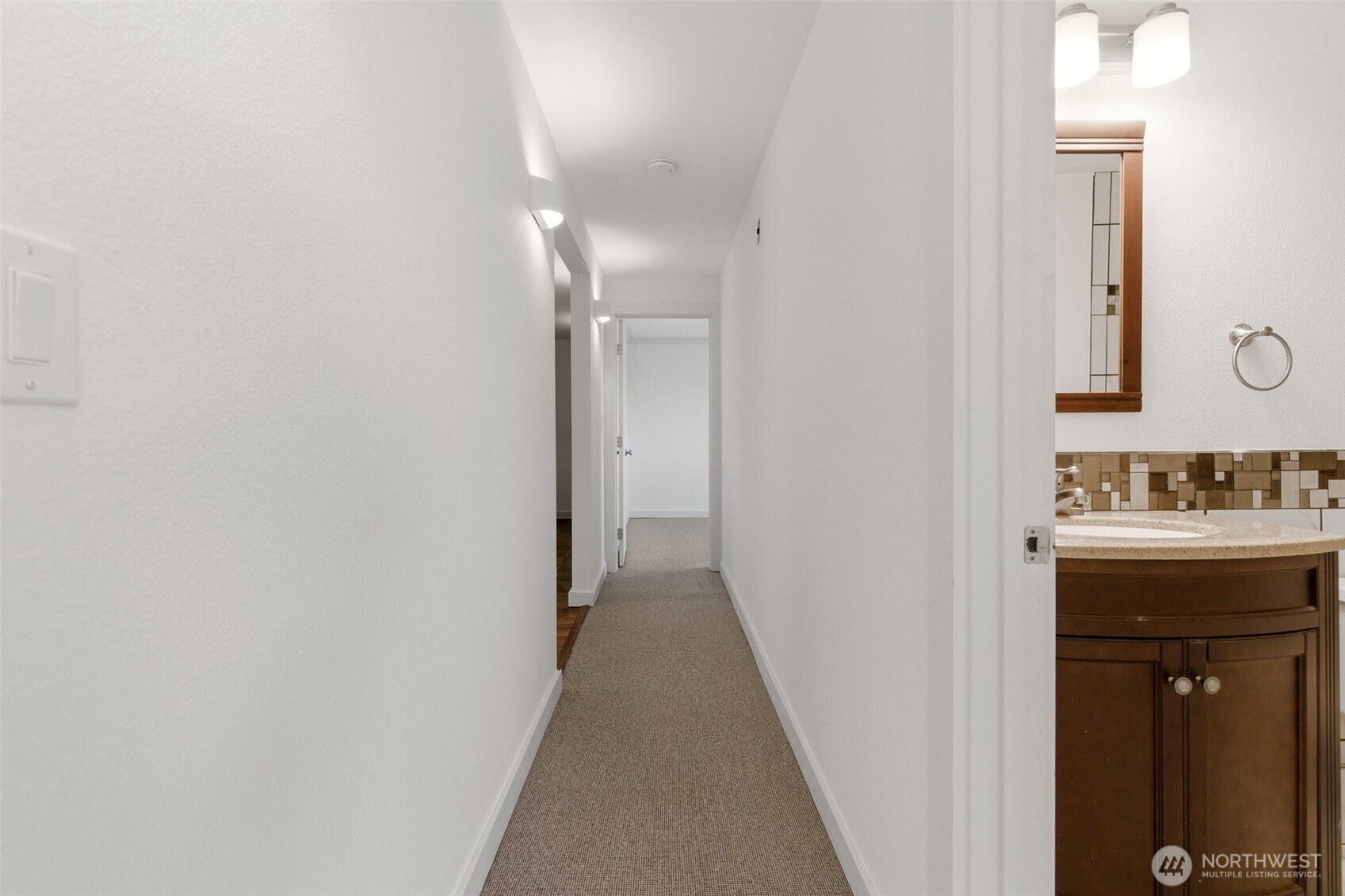 800 North Allen Place, Unit 401 Seattle, WA 98103 - Photo 18 of 32