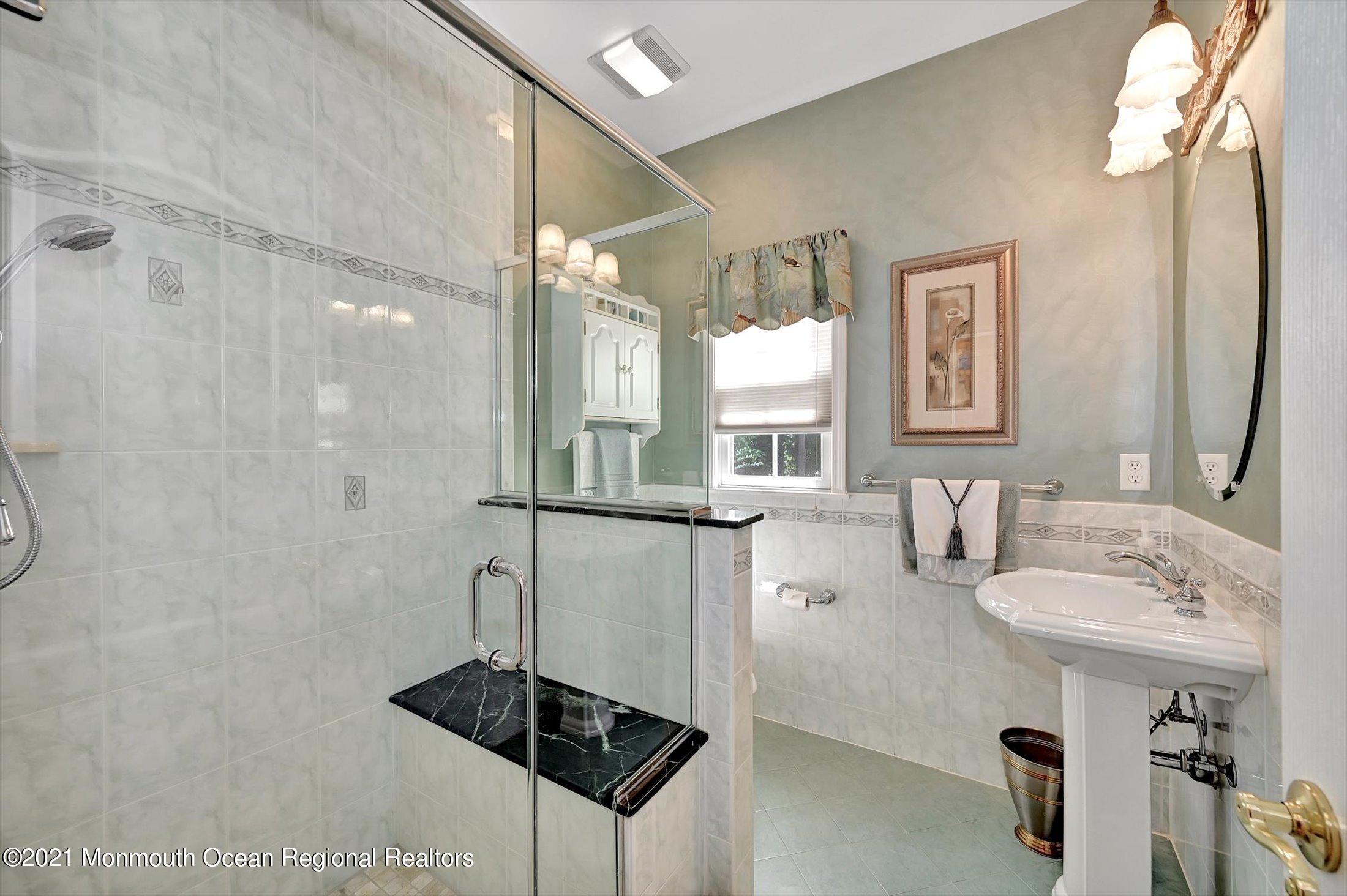 202 Robertsville Road Freehold, NJ 07728 - Photo 19 of 41 19-13398852