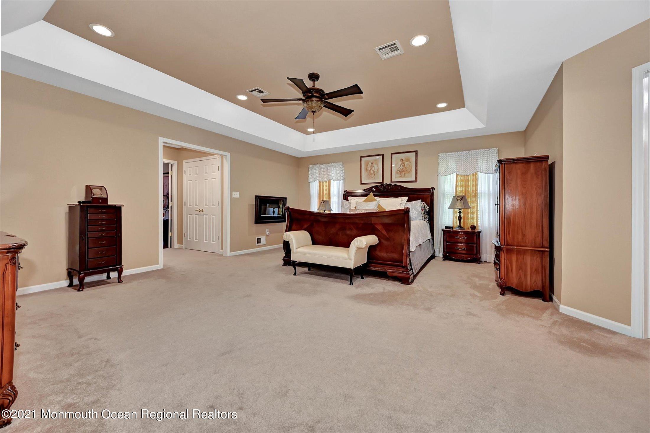 202 Robertsville Road Freehold, NJ 07728 - Photo 21 of 41 21-13398865