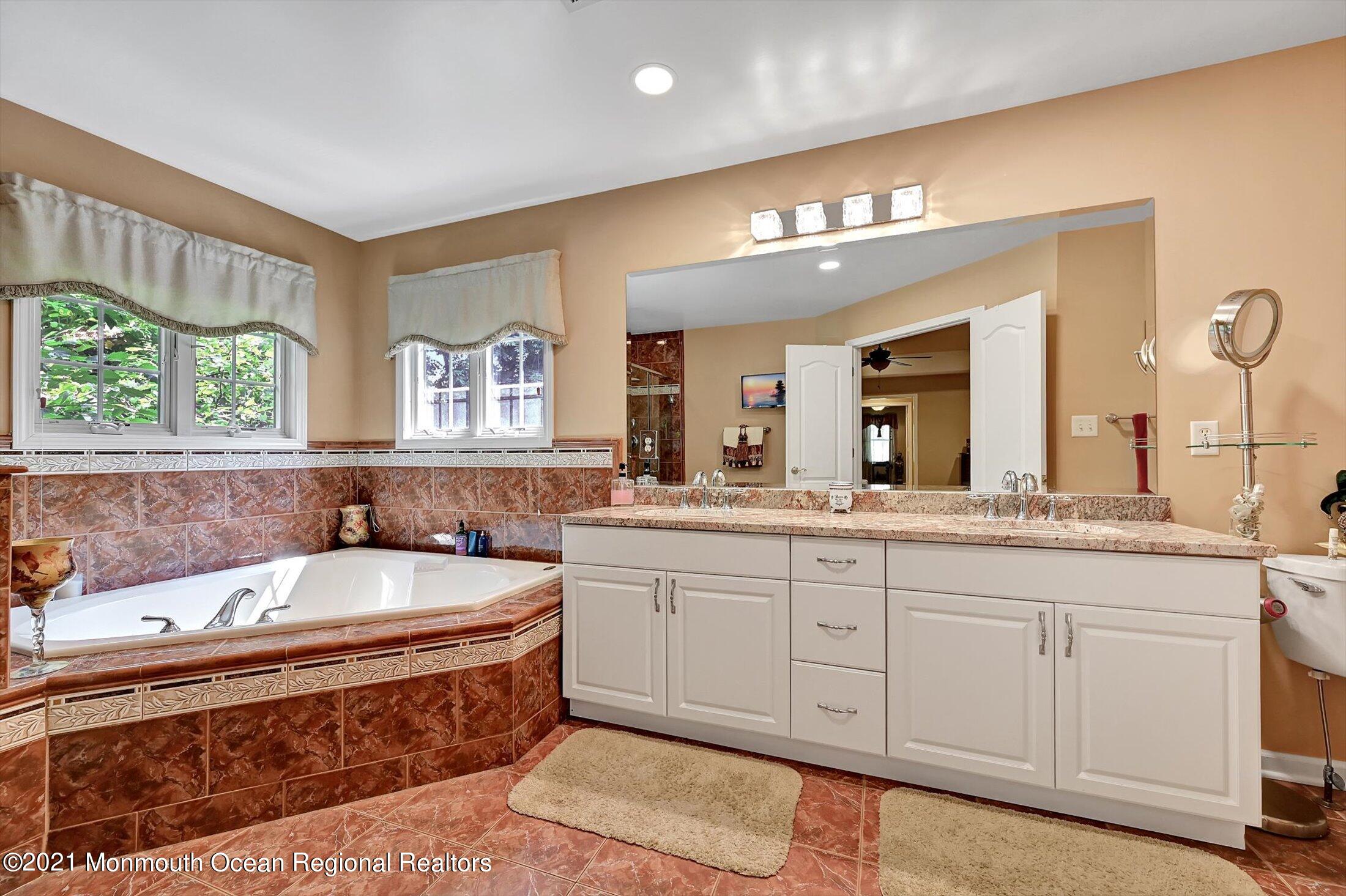 202 Robertsville Road Freehold, NJ 07728 - Photo 24 of 41 24-13398878