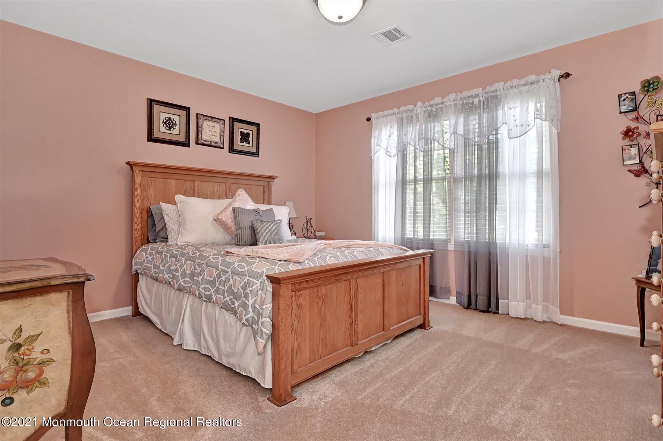 202 Robertsville Road Freehold, NJ 07728 - Photo 27 of 41 27-13398892