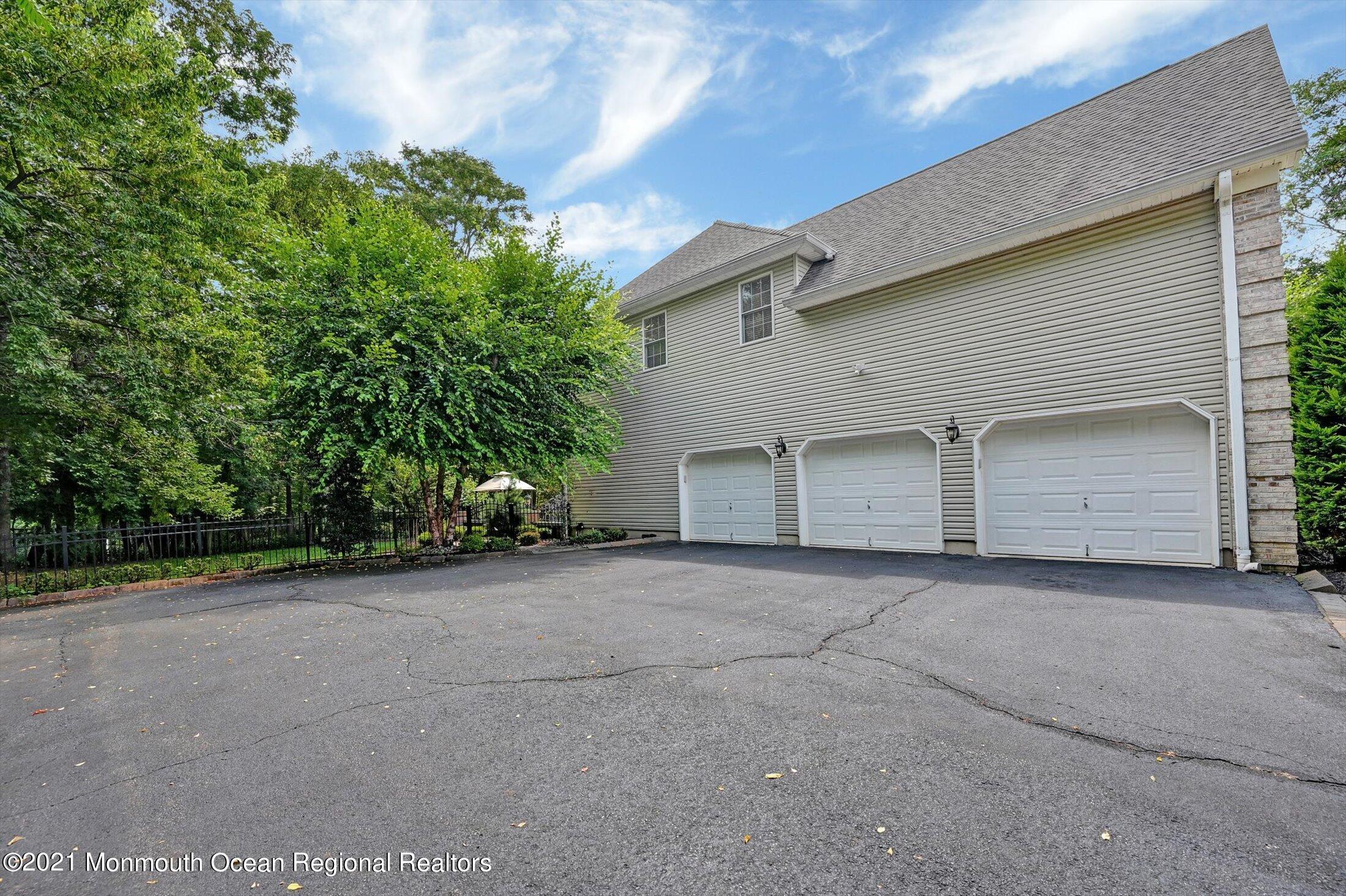 202 Robertsville Road Freehold, NJ 07728 - Photo 39 of 41 39-13398965
