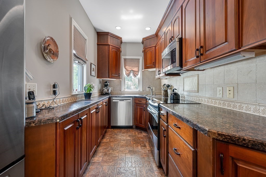 116 Berlin Road Marlborough, MA 01752 - Photo 8 of 40 Gallery Image 8