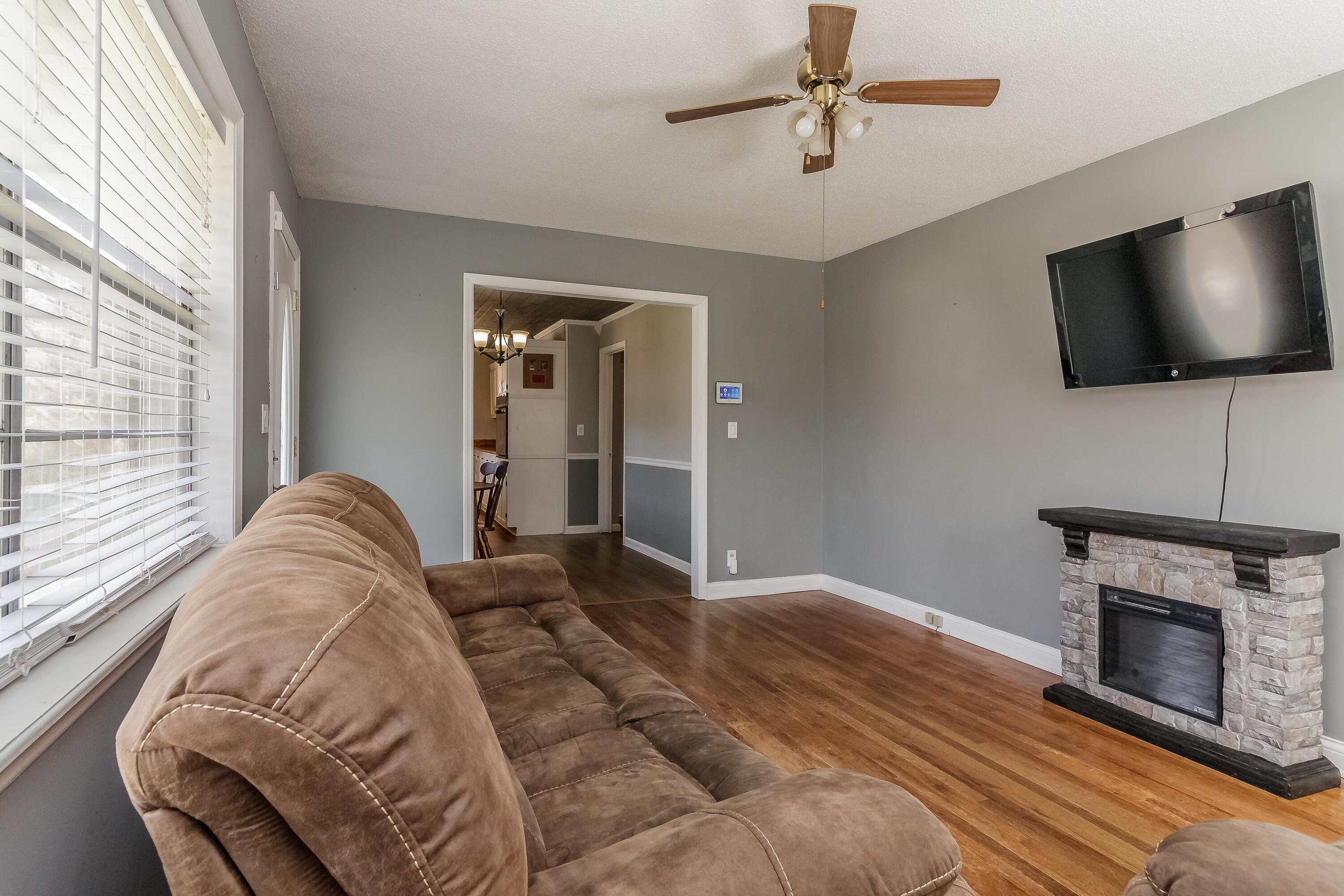 271 Akins Road Chickamauga, GA 30707 - Photo 6 of 38 Living Room
