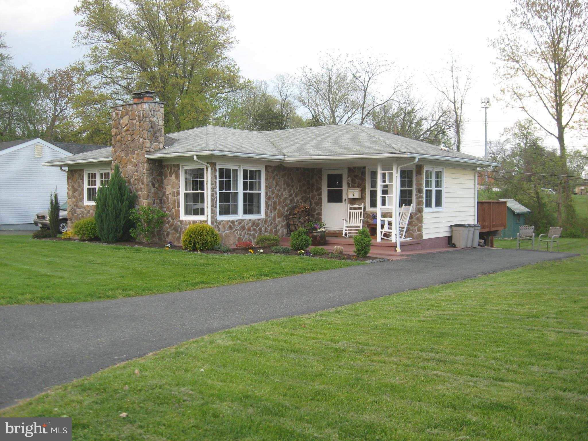 7 Brooks Road Bel Air, MD 21014 - Photo 3 of 30 Beautiifully landscaped! Large private driveway!