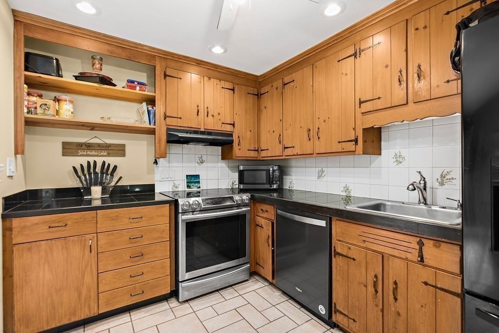 7 High Street Georgetown, MA 01833 - Photo 6 of 25 Gallery Image 6