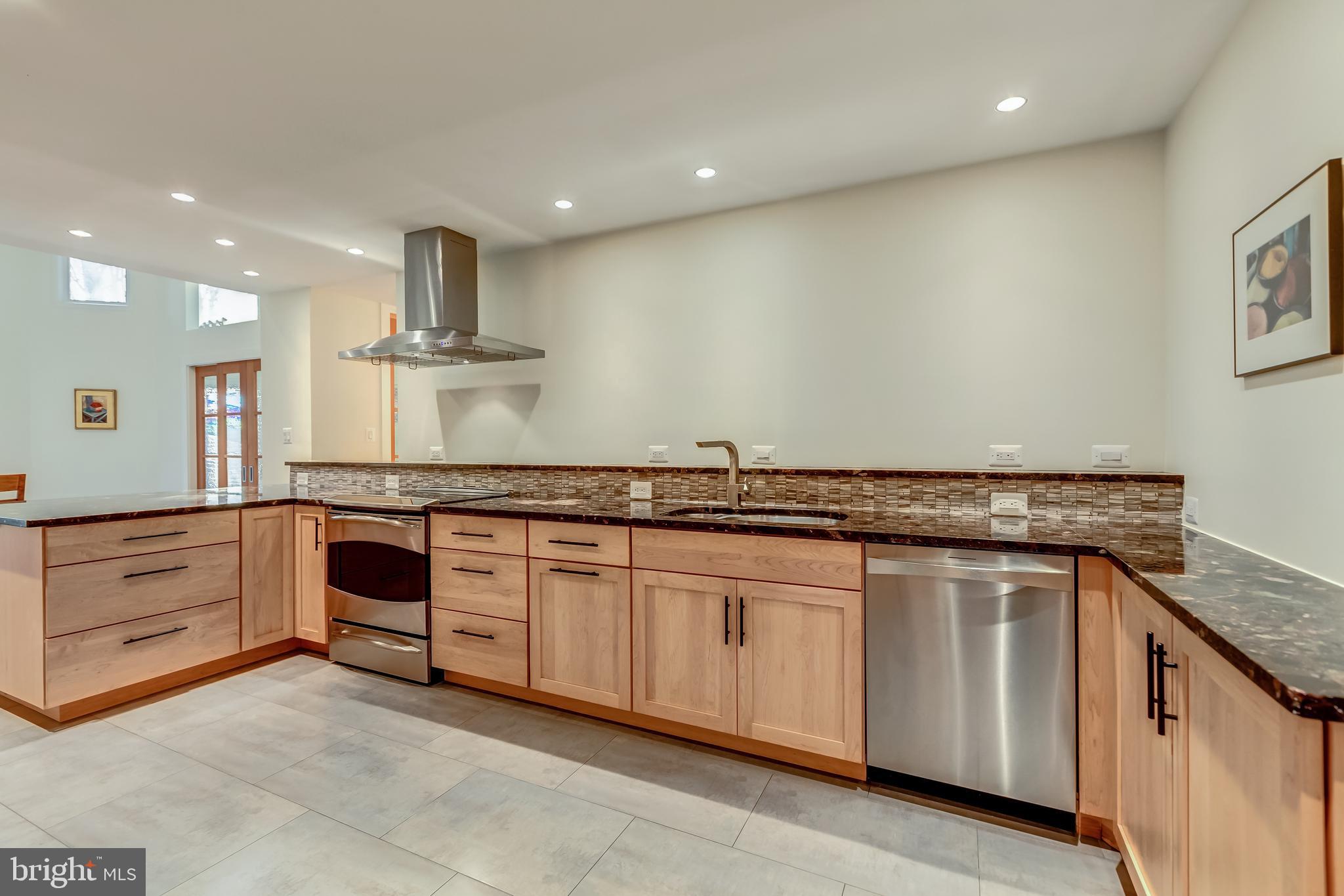 11814 State Rte 4707 Reston, VA 20191 - Photo 10 of 68