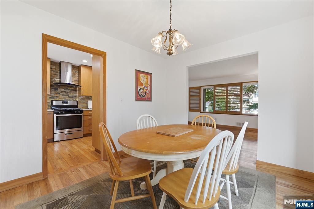 17 Westland Road Verona, NJ 07044 - Photo 5 of 9