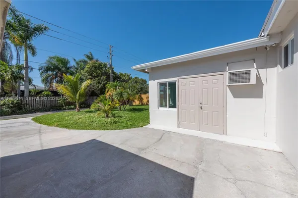 $3,600 | 326 Southeast 3rd Terrace, Dania Beach, FL 33004